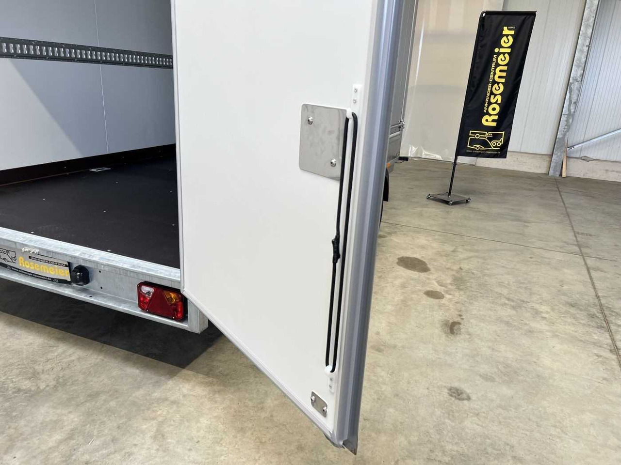 Nový Príves skriňové VEZEKO TK D 27.40 Flügeltüren+Seitenk Kofferanhänger Promotionanhänger: obrázok 15 Nový Príves skriňové VEZEKO TK D 27.40 Flügeltüren+Seitenk Kofferanhänger Promotionanhänger: obrázok 15