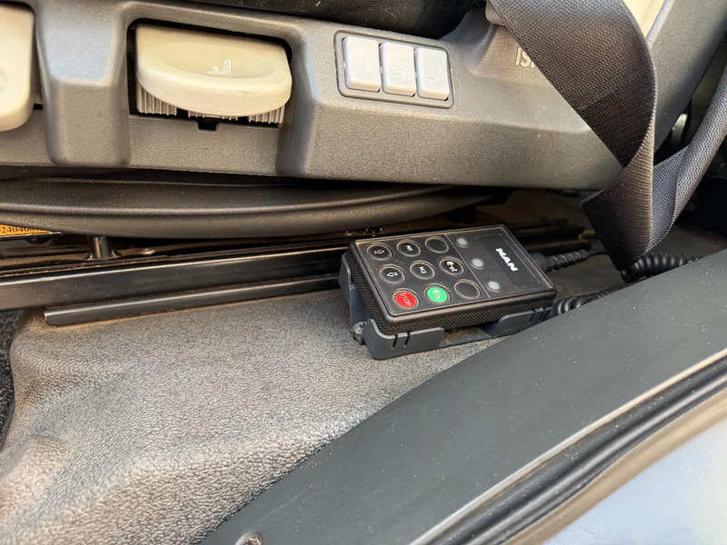 Skříňový nákladní auto MAN TGM 18.250 TGM 18.250 4X2 Koffer mit Ladebordwand TUV-2-2026 NL-Truck: obrázok 12