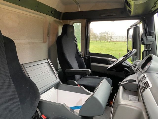 MAN TGS 18.320 TGS 18.320 BAKWAGEN MET LAADKLEP COMPLEET MET 2-ASSIGE AANHANGWAGEN - Skříňový nákladní auto: obrázok 5 MAN TGS 18.320 TGS 18.320 BAKWAGEN MET LAADKLEP COMPLEET MET 2-ASSIGE AANHANGWAGEN - Skříňový nákladní auto: obrázok 5