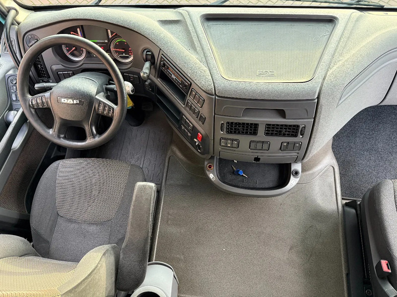DAF XF 106.460 XF460 4X2 Spacecab / 2 beds / low kilometer / alcoa / full spoilers / ADR - Ťahač: obrázok 4 DAF XF 106.460 XF460 4X2 Spacecab / 2 beds / low kilometer / alcoa / full spoilers / ADR - Ťahač: obrázok 4