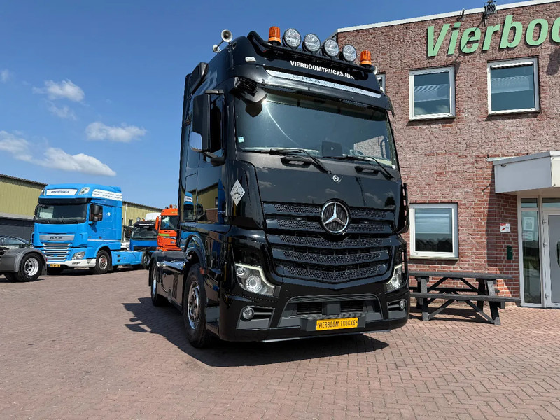 Mercedes-Benz Actros 1853 LS 4X2 "BLACK PEARL" EURO6D / FULL OPTIONS / RETARDER / ALCOA / LEATHER INTERIOR / ETC..... PERFECT CONDTION!!!!! - Ťahač: obrázok 1 Mercedes-Benz Actros 1853 LS 4X2 "BLACK PEARL" EURO6D / FULL OPTIONS / RETARDER / ALCOA / LEATHER INTERIOR / ETC..... PERFECT CONDTION!!!!! - Ťahač: obrázok 1