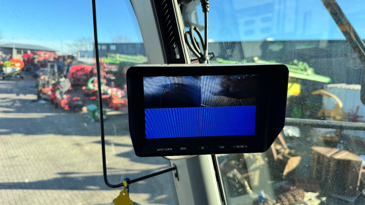 CLAAS Lexion 6900 TerraTrac 890 full Options - Obilný kombajn: obrázok 2 CLAAS Lexion 6900 TerraTrac 890 full Options - Obilný kombajn: obrázok 2