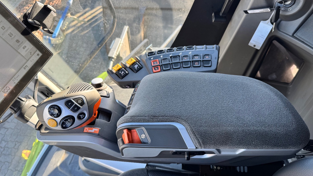 CLAAS Lexion 6900 TerraTrac 890 full Options - Obilný kombajn: obrázok 4 CLAAS Lexion 6900 TerraTrac 890 full Options - Obilný kombajn: obrázok 4