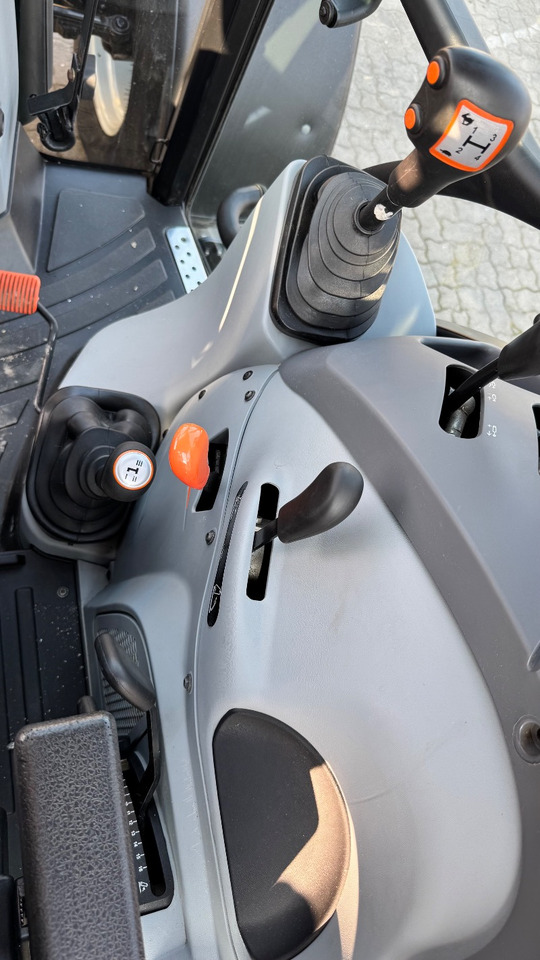Steyr 4095 Kompakt Ecotech - Traktor: obrázok 2 Steyr 4095 Kompakt Ecotech - Traktor: obrázok 2