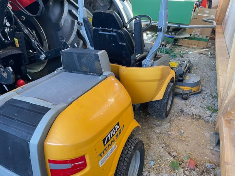 Stiga Titan 26H Diesel-Aufsitzrasenmäher mit Frontmähwerk - Záhradná kosačka: obrázok 2 Stiga Titan 26H Diesel-Aufsitzrasenmäher mit Frontmähwerk - Záhradná kosačka: obrázok 2