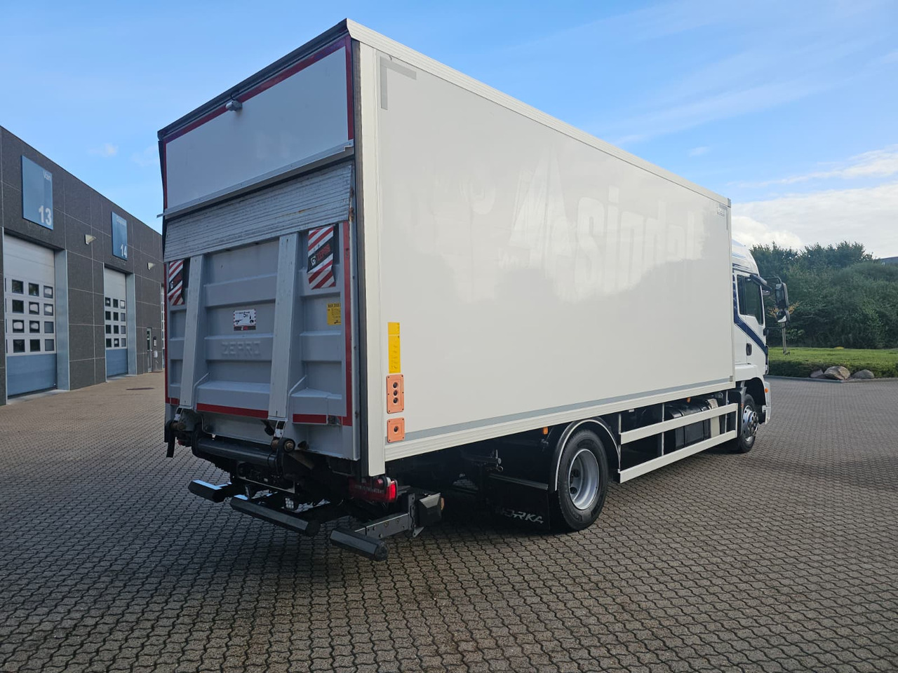MAN TGM 15.290 - Skříňový nákladní auto: obrázok 3 MAN TGM 15.290 - Skříňový nákladní auto: obrázok 3