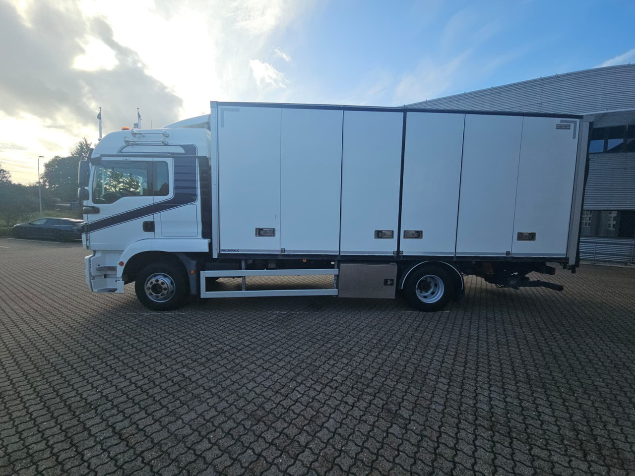 MAN TGM 15.290 - Skříňový nákladní auto: obrázok 5 MAN TGM 15.290 - Skříňový nákladní auto: obrázok 5