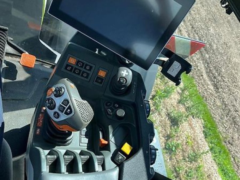 CLAAS Xerion 4200 Trac VC - Traktor: obrázok 3 CLAAS Xerion 4200 Trac VC - Traktor: obrázok 3