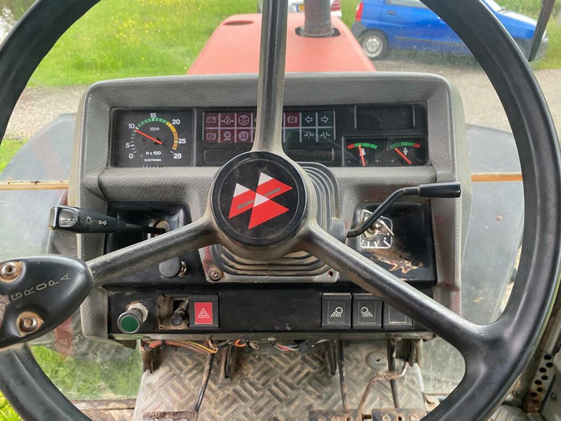 Massey Ferguson 3125 - Traktor: obrázok 3 Massey Ferguson 3125 - Traktor: obrázok 3