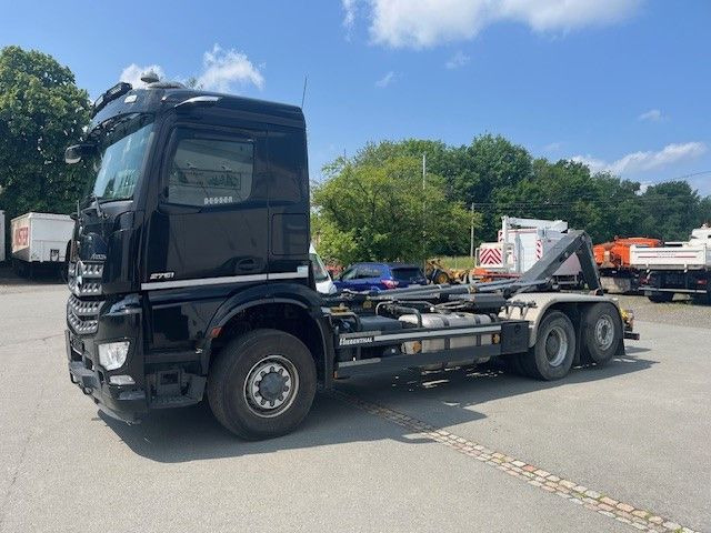 Mercedes-Benz Arocs 5 2651 HD Mit Meiller Abrollkipper - Hákový nosič kontajnerov: obrázok 1 Mercedes-Benz Arocs 5 2651 HD Mit Meiller Abrollkipper - Hákový nosič kontajnerov: obrázok 1