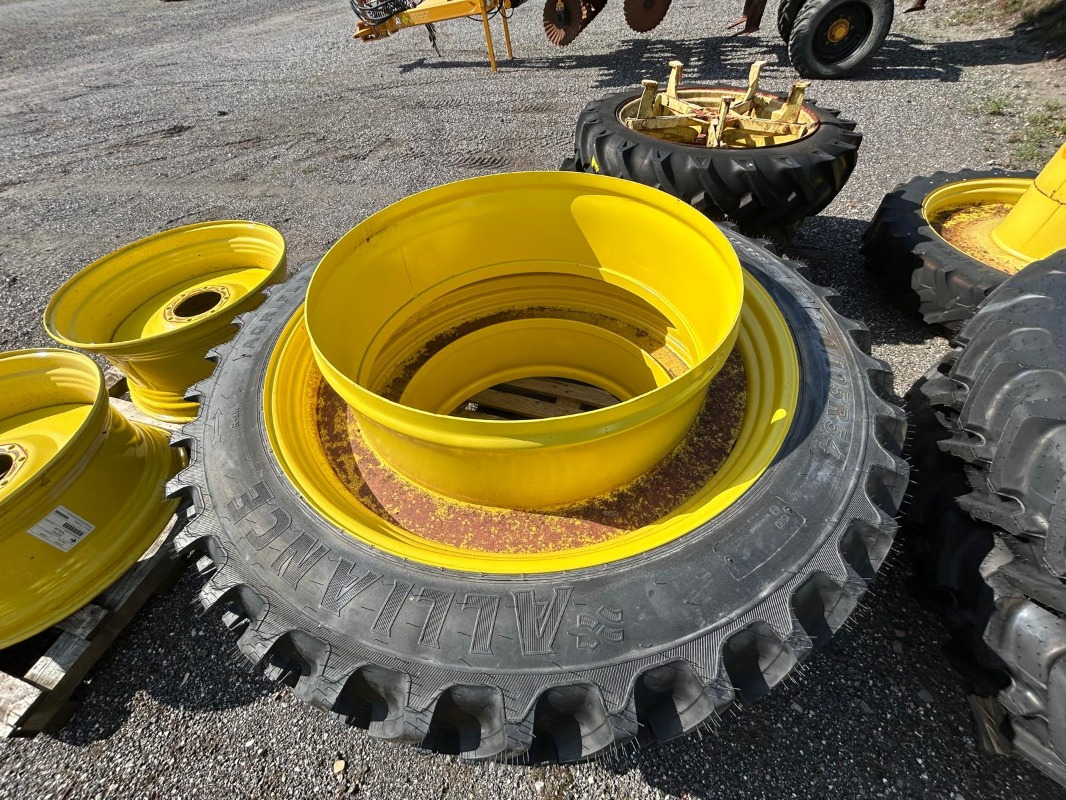 Alliance 270/105R54 Zwillingsräder - 2 Stück - Pneumatiky a disky pre Poľnohospodárske stroje: obrázok 1 Alliance 270/105R54 Zwillingsräder - 2 Stück - Pneumatiky a disky pre Poľnohospodárske stroje: obrázok 1