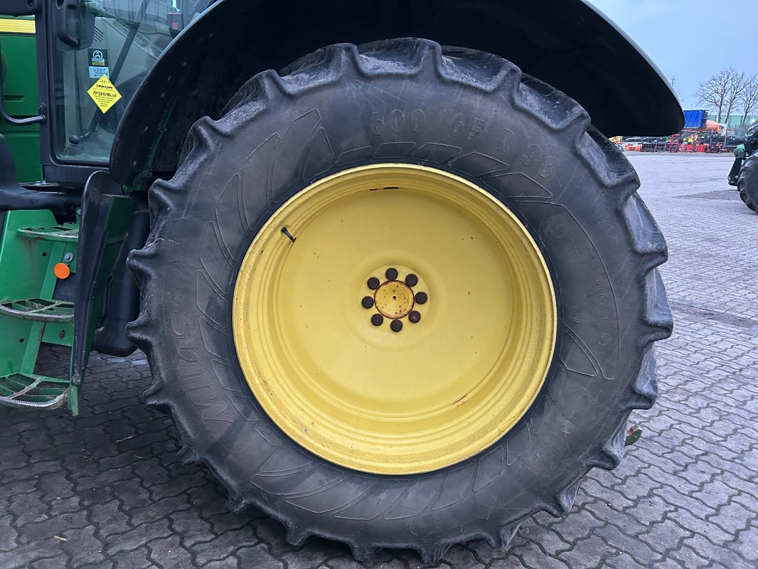 John Deere 6120M - Traktor: obrázok 2 John Deere 6120M - Traktor: obrázok 2