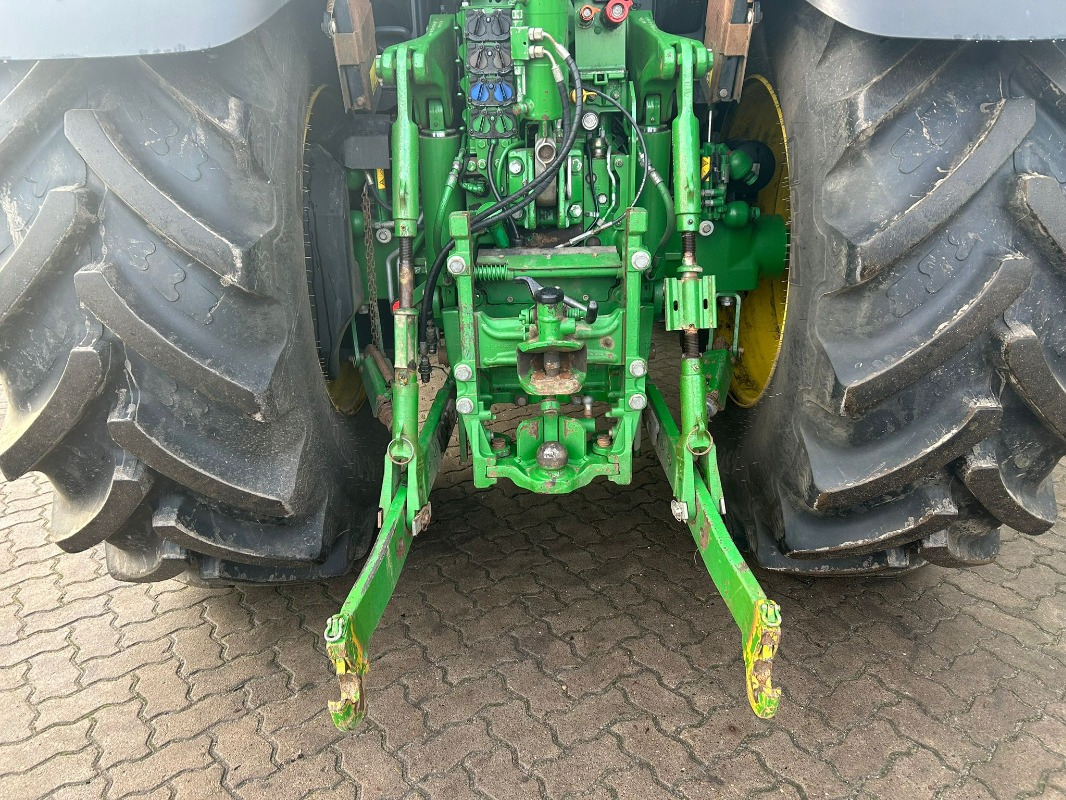 John Deere 6215R - Traktor: obrázok 5 John Deere 6215R - Traktor: obrázok 5