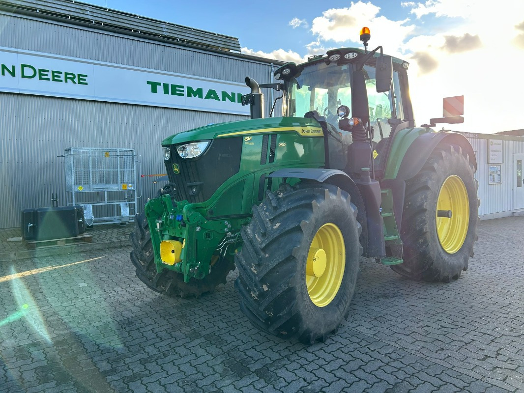 John Deere 6M 250 **MIETRÜCKLÄUFER** - Traktor: obrázok 1 John Deere 6M 250 **MIETRÜCKLÄUFER** - Traktor: obrázok 1