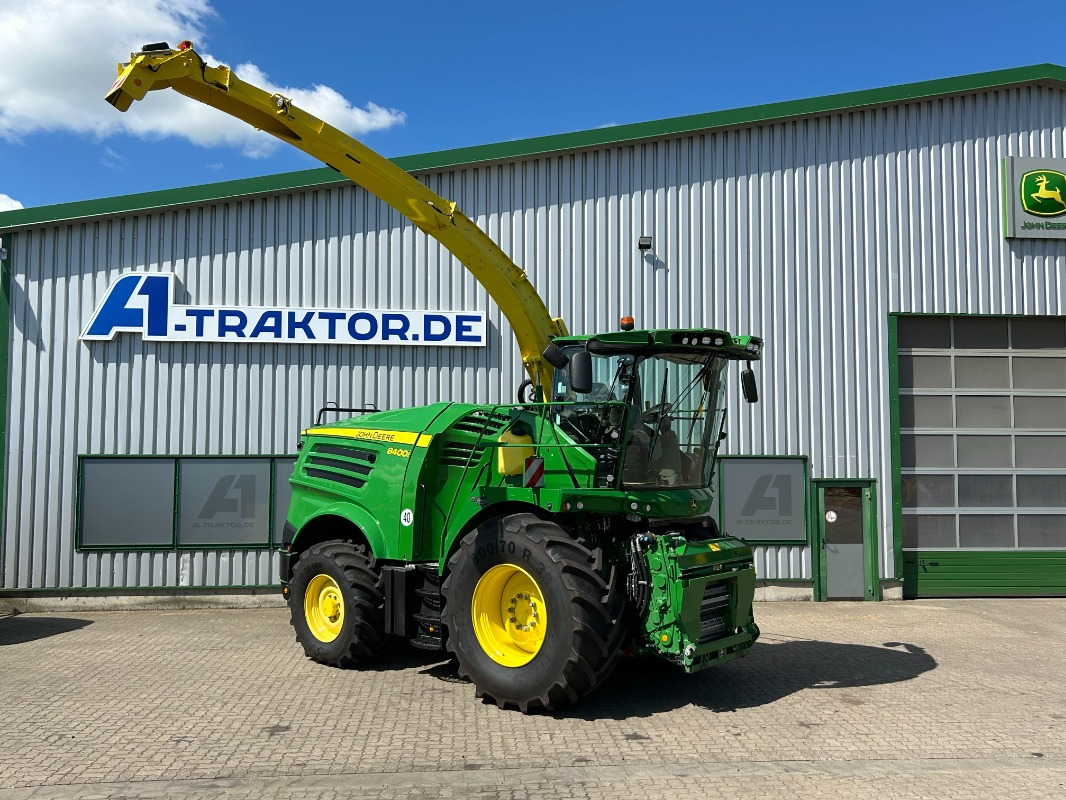 John Deere 8400i PREMIUM USED - Kombajn: obrázok 1 John Deere 8400i PREMIUM USED - Kombajn: obrázok 1