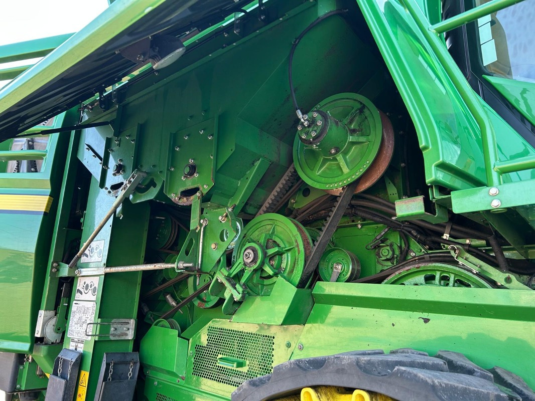 John Deere T660 - Obilný kombajn: obrázok 4 John Deere T660 - Obilný kombajn: obrázok 4