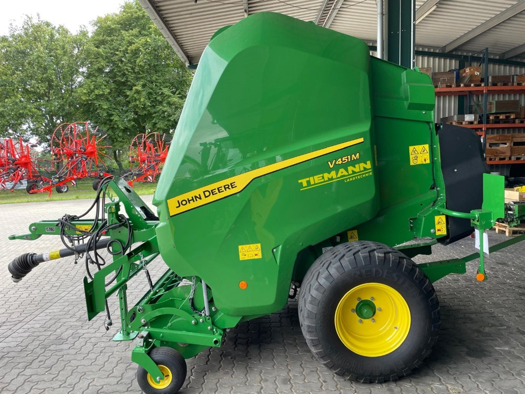 John Deere V451M - Obaľovací stroj: obrázok 1 John Deere V451M - Obaľovací stroj: obrázok 1