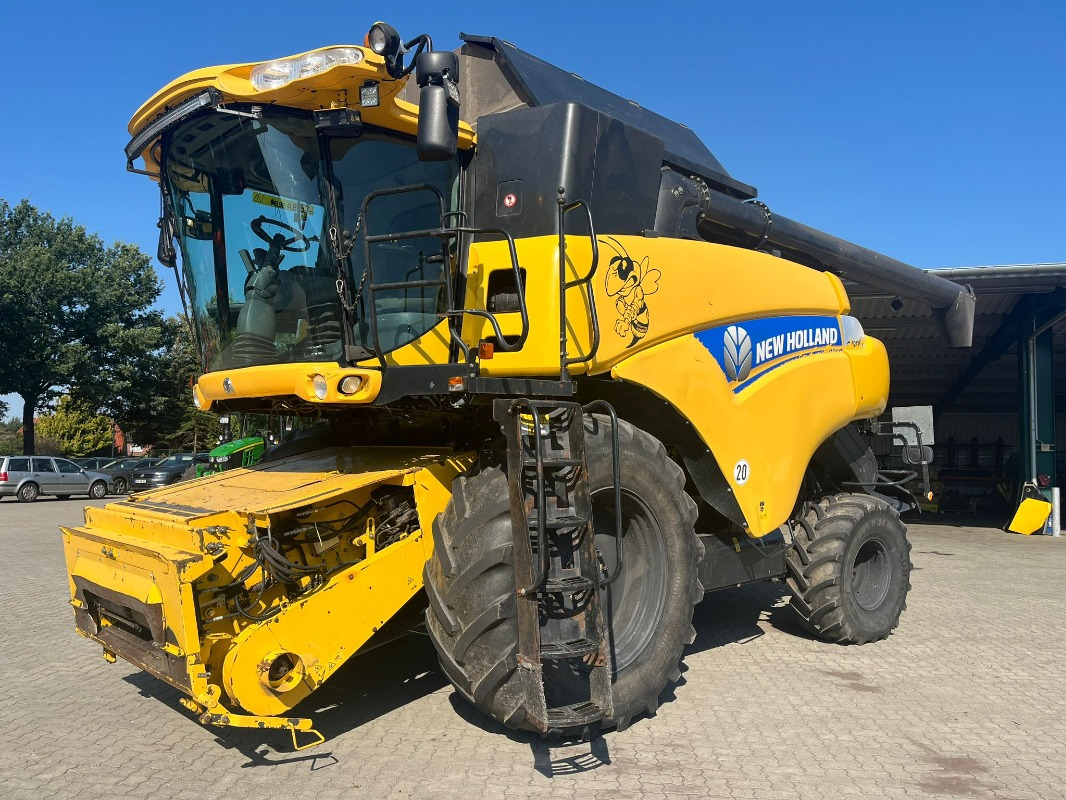 New Holland CR 9080 - Obilný kombajn: obrázok 2 New Holland CR 9080 - Obilný kombajn: obrázok 2