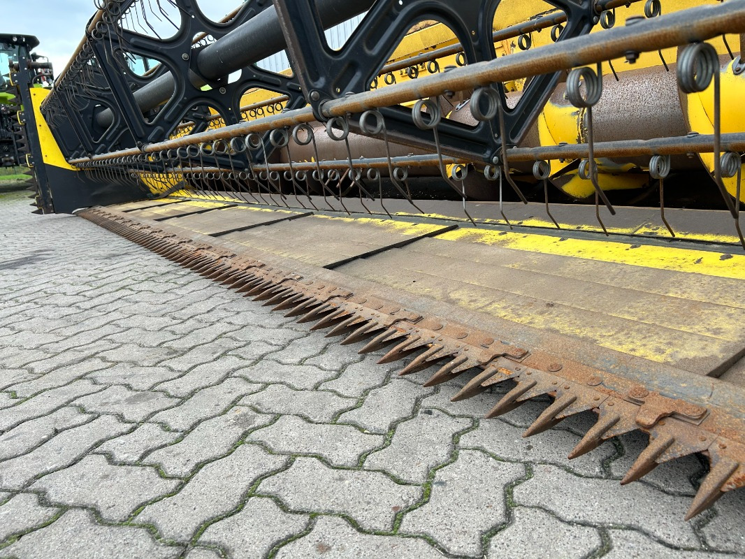 New Holland TX 68 Plus - Obilný kombajn: obrázok 4 New Holland TX 68 Plus - Obilný kombajn: obrázok 4