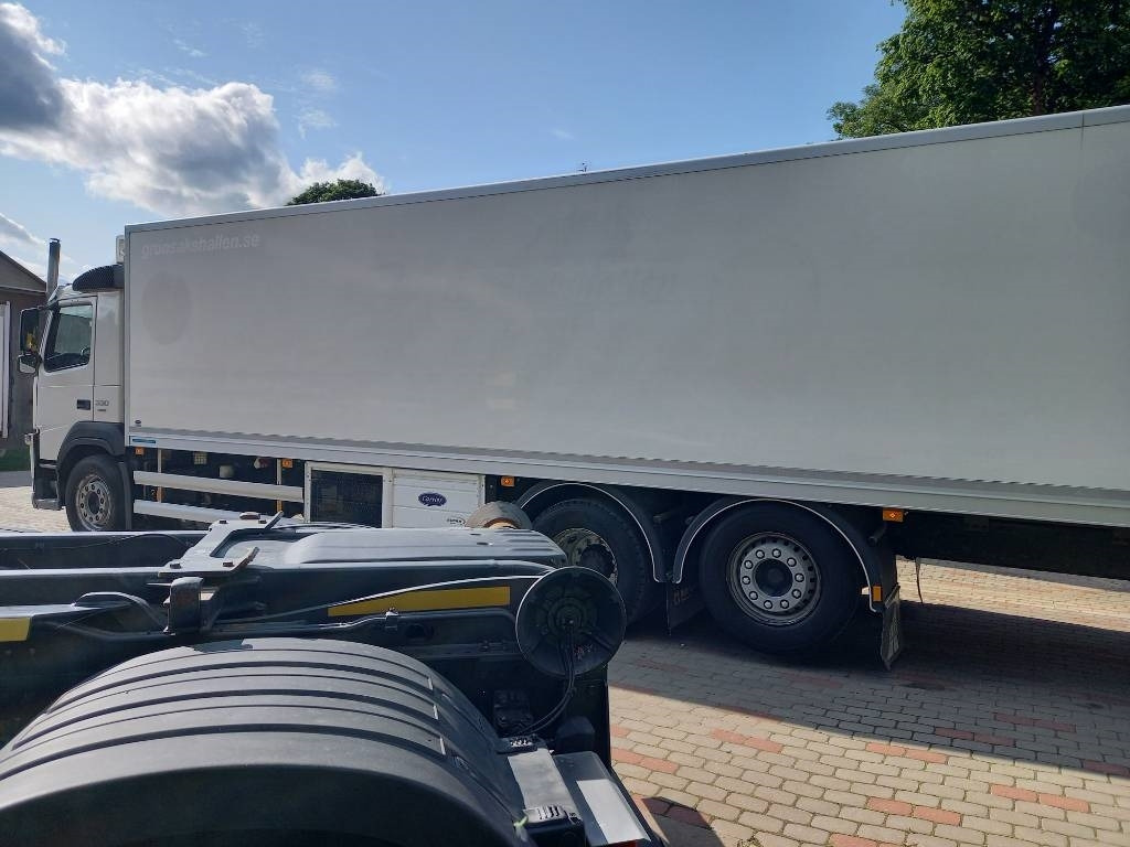 Chladirenské nákladné vozidlo Volvo FM 330, 6x2, CARRIER SUPRA 950 U: obrázok 24