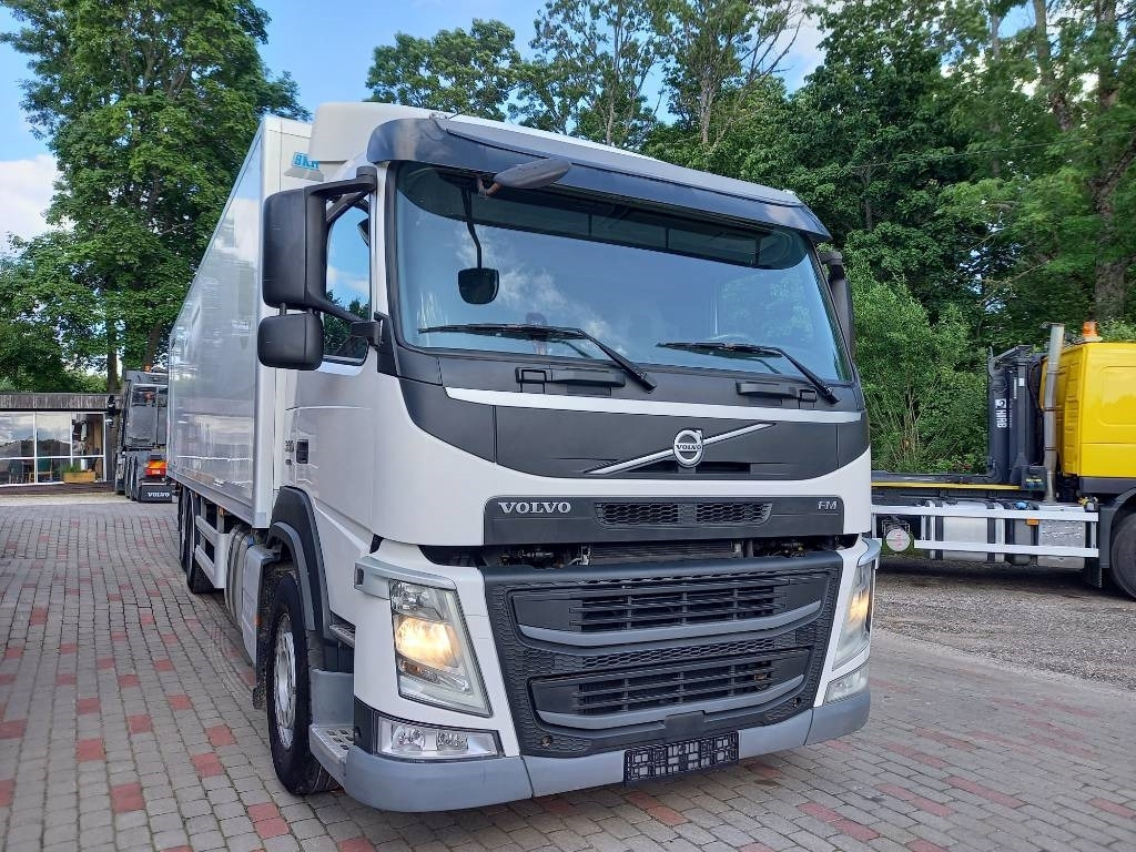 Volvo FM 330, 6x2, CARRIER SUPRA 950 U - Chladirenské nákladné vozidlo: obrázok 4 Volvo FM 330, 6x2, CARRIER SUPRA 950 U - Chladirenské nákladné vozidlo: obrázok 4