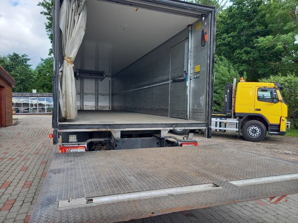 Chladirenské nákladné vozidlo Volvo FM 330, 6x2, CARRIER SUPRA 950 U: obrázok 30