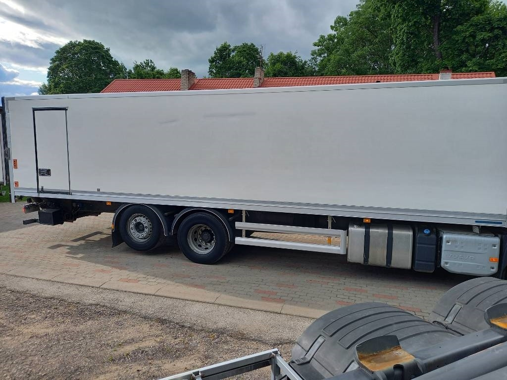 Chladirenské nákladné vozidlo Volvo FM 330, 6x2, CARRIER SUPRA 950 U: obrázok 22
