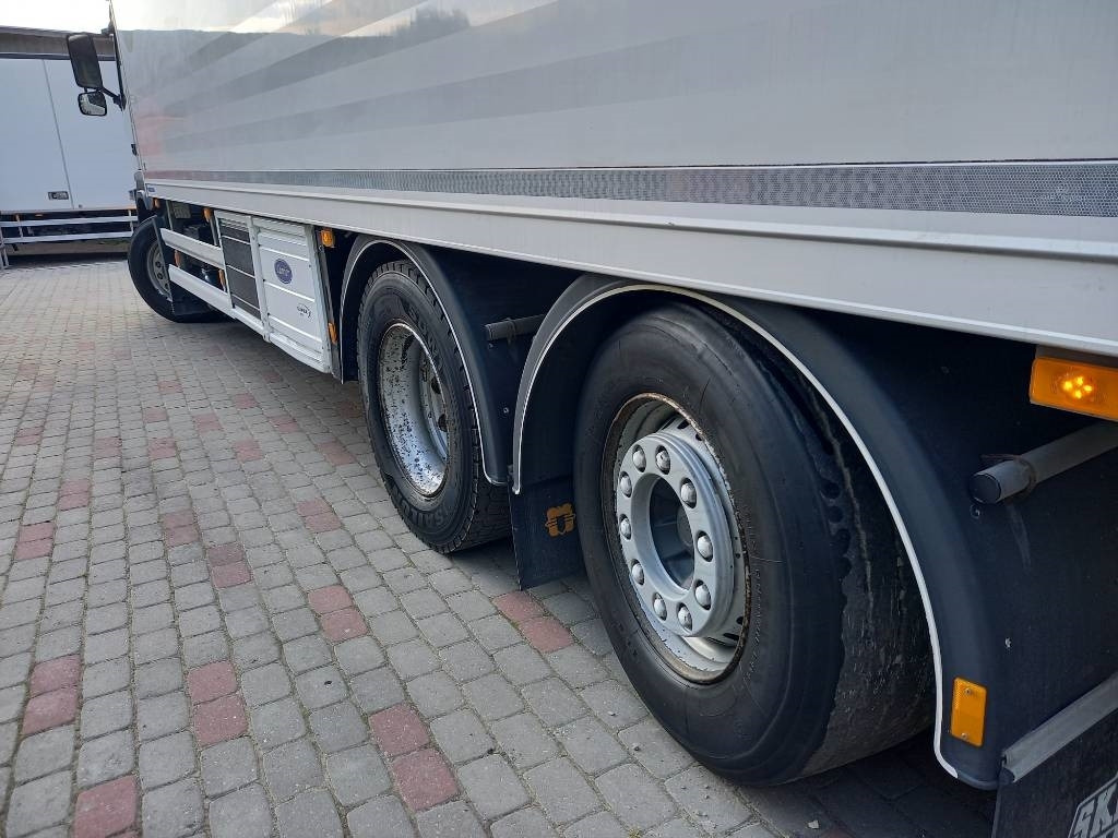 Chladirenské nákladné vozidlo Volvo FM 330, 6x2, CARRIER SUPRA 950 U: obrázok 15