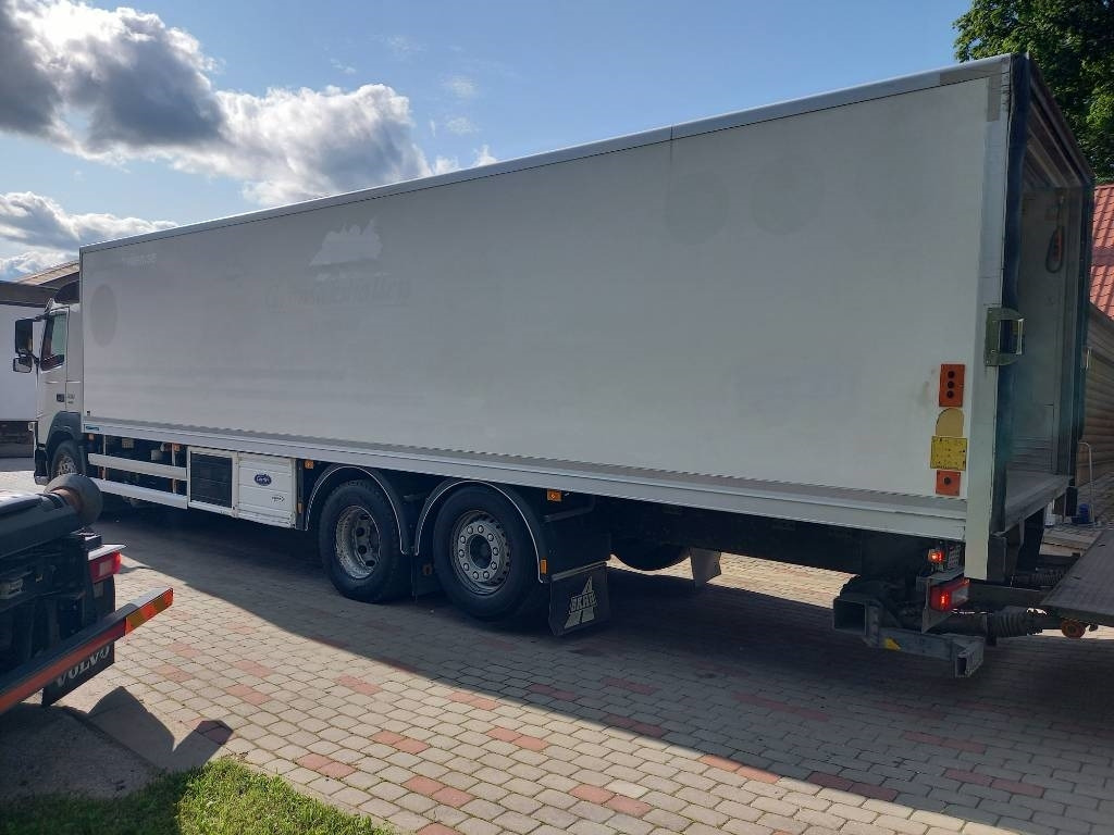 Chladirenské nákladné vozidlo Volvo FM 330, 6x2, CARRIER SUPRA 950 U: obrázok 25