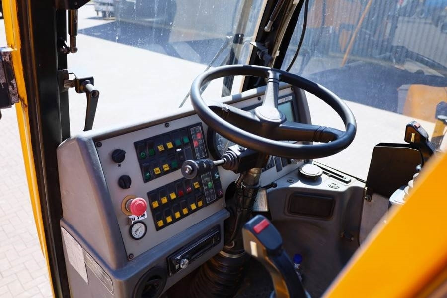 Demag AC30 City Diesel, 4x4x4 Drive, 30t Capacity, 25m M - Žeriav pre všetky terény: obrázok 5 Demag AC30 City Diesel, 4x4x4 Drive, 30t Capacity, 25m M - Žeriav pre všetky terény: obrázok 5
