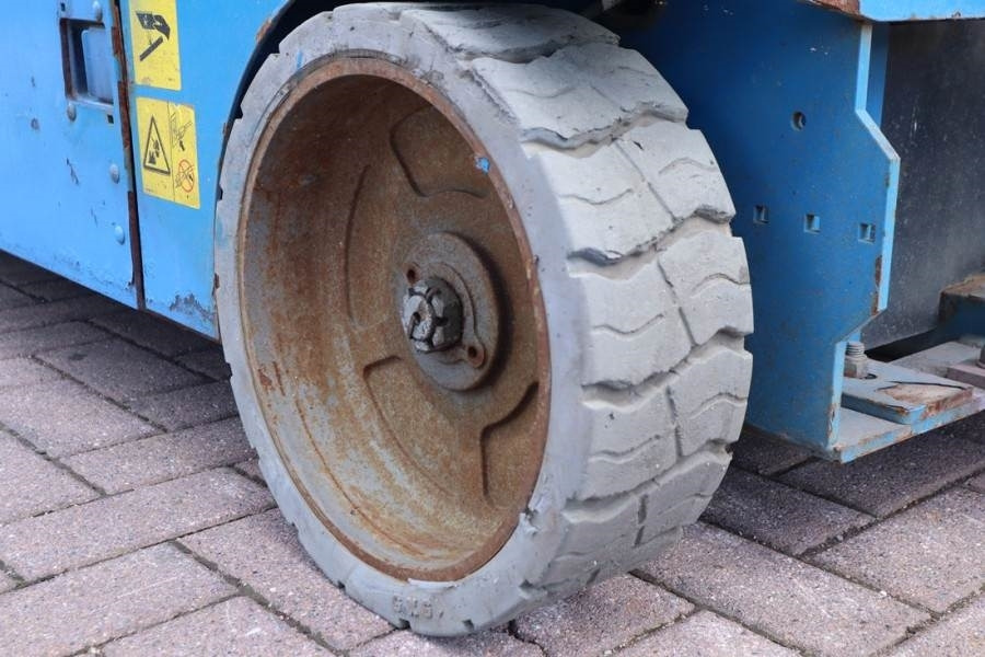 Samohybná plošiny Genie GS4047 Electric, 14m Working Height, 350kg Capacit: obrázok 9 Samohybná plošiny Genie GS4047 Electric, 14m Working Height, 350kg Capacit: obrázok 9