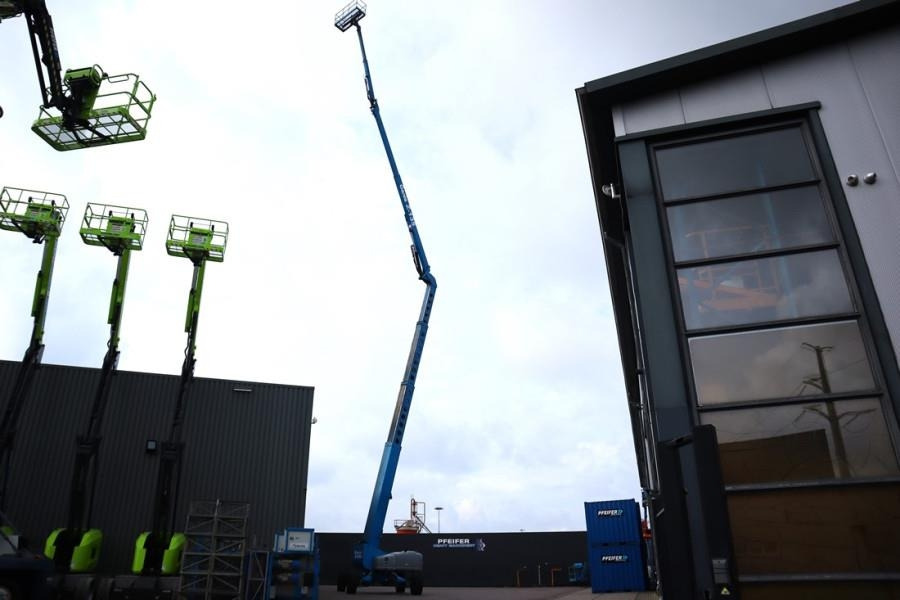 Genie Z135/70 Diesel, 4x4x4 Drive, 43m Lifting Height, 2 - Kĺbová pracovná plošina: obrázok 3 Genie Z135/70 Diesel, 4x4x4 Drive, 43m Lifting Height, 2 - Kĺbová pracovná plošina: obrázok 3