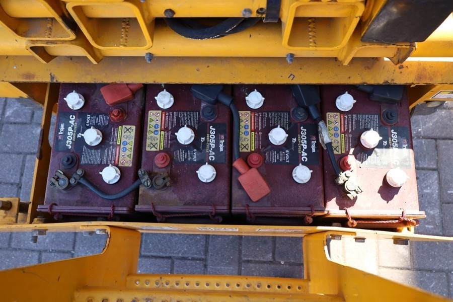 Haulotte COMPACT 14 Electric, 14m Working Height, 350kg Cap - Samohybná plošiny: obrázok 4 Haulotte COMPACT 14 Electric, 14m Working Height, 350kg Cap - Samohybná plošiny: obrázok 4