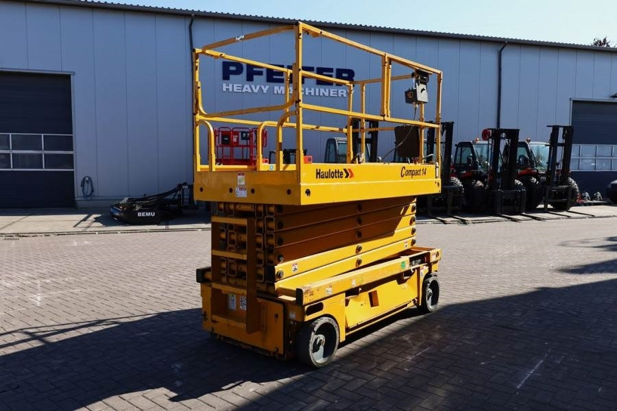 Haulotte COMPACT 14 Electric, 14m Working Height, 350kg Cap - Samohybná plošiny: obrázok 2 Haulotte COMPACT 14 Electric, 14m Working Height, 350kg Cap - Samohybná plošiny: obrázok 2