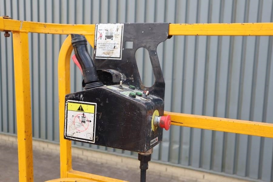Haulotte Compact 12 Electric, 12m Working Height, 300kg Cap - Samohybná plošiny: obrázok 4 Haulotte Compact 12 Electric, 12m Working Height, 300kg Cap - Samohybná plošiny: obrázok 4