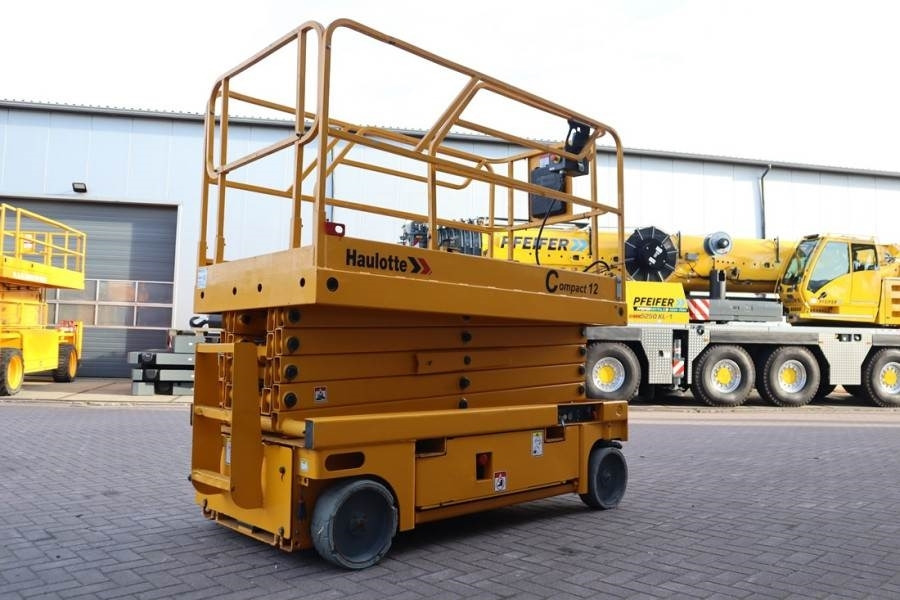 Haulotte Compact 12 Electric, 12m Working Height, 300kg Cap - Samohybná plošiny: obrázok 2 Haulotte Compact 12 Electric, 12m Working Height, 300kg Cap - Samohybná plošiny: obrázok 2