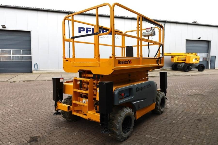 Haulotte Compact 12RTE Electric, 12m Working Height, 450kg - Samohybná plošiny: obrázok 2 Haulotte Compact 12RTE Electric, 12m Working Height, 450kg - Samohybná plošiny: obrázok 2