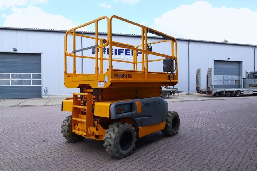 Haulotte Compact 12RTE Electric, 12m Working Height, 450kg - Samohybná plošiny: obrázok 2 Haulotte Compact 12RTE Electric, 12m Working Height, 450kg - Samohybná plošiny: obrázok 2