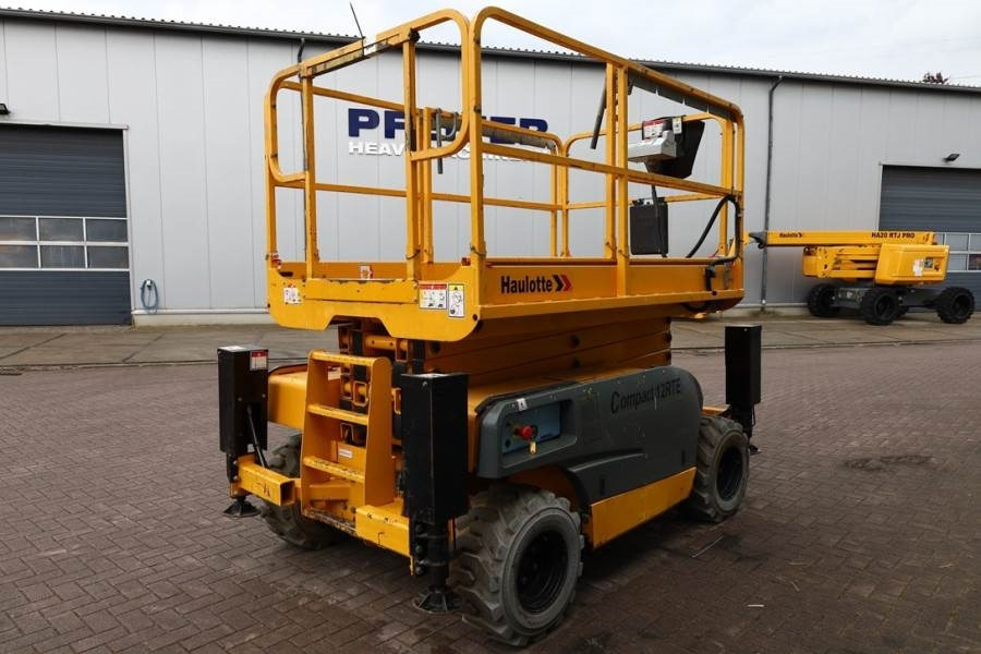 Haulotte Compact 12RTE Electric, 12m Working Height, 450kg - Samohybná plošiny: obrázok 2 Haulotte Compact 12RTE Electric, 12m Working Height, 450kg - Samohybná plošiny: obrázok 2