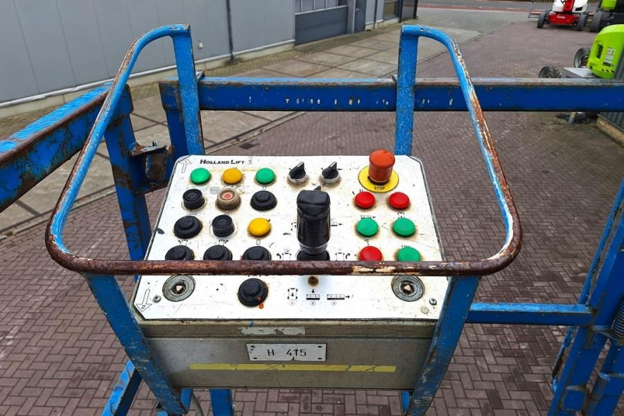 Holland Lift Megastar G-300DL30/S Diesel, 4x4x4 Drive, 33.5m Wo - Samohybná plošiny: obrázok 4 Holland Lift Megastar G-300DL30/S Diesel, 4x4x4 Drive, 33.5m Wo - Samohybná plošiny: obrázok 4