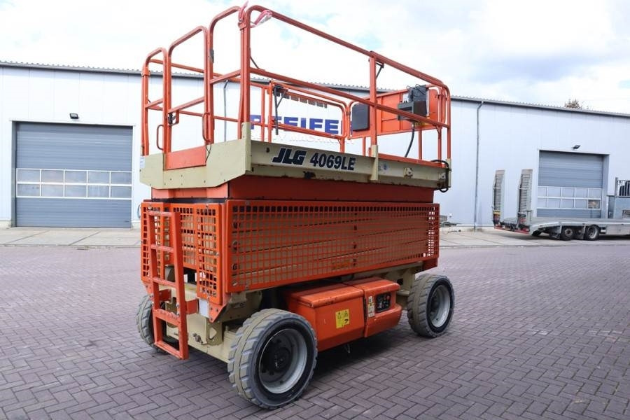 JLG M4069 Hybrid, 14.2m Working Height, 360kg Capacity - Samohybná plošiny: obrázok 2 JLG M4069 Hybrid, 14.2m Working Height, 360kg Capacity - Samohybná plošiny: obrázok 2