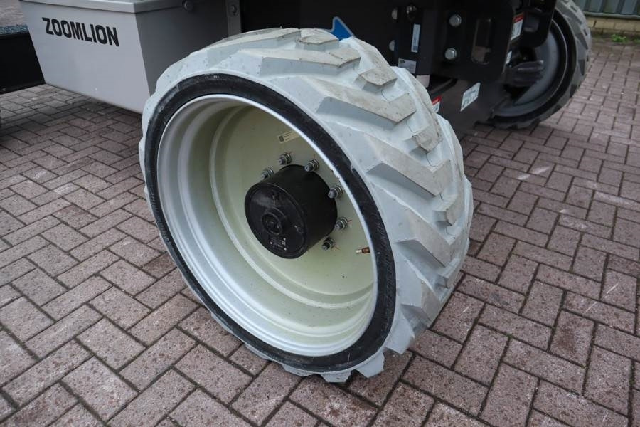 Kĺbová pracovná plošina Zoomlion ZA20JERT-LI Fully Electric Lithium-Powered, 4x4 Ro: obrázok 14