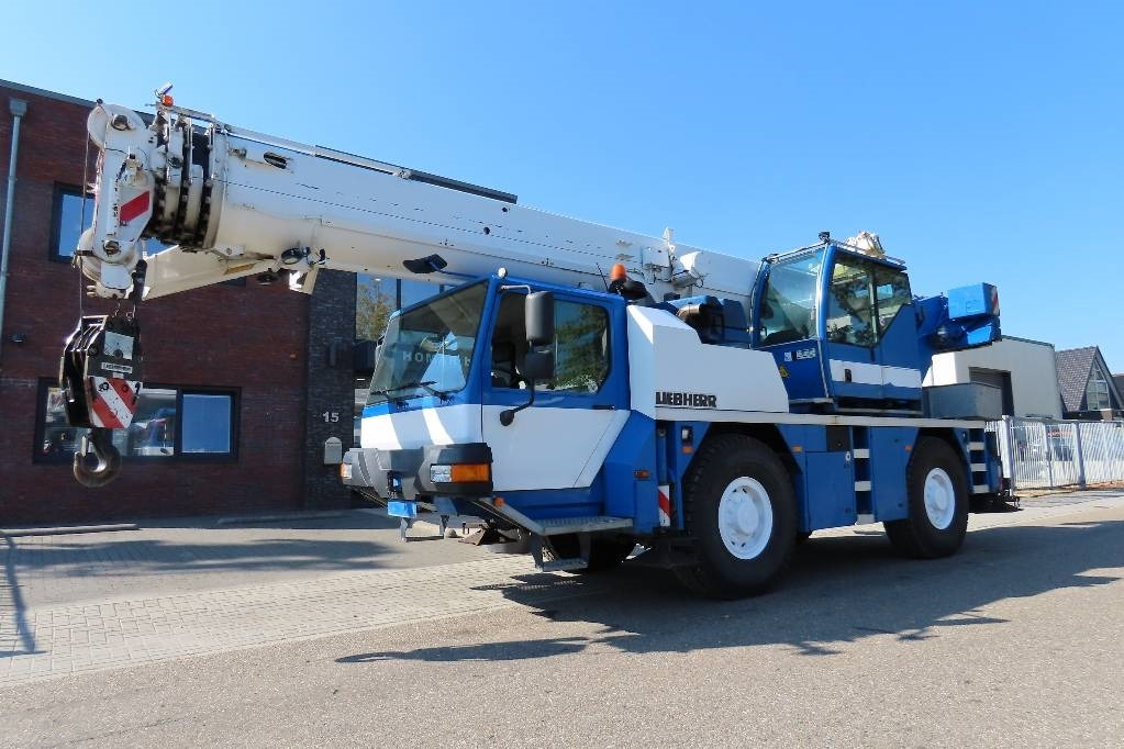 Liebherr LTM 1040-2.1 - Žeriav pre všetky terény: obrázok 1 Liebherr LTM 1040-2.1 - Žeriav pre všetky terény: obrázok 1