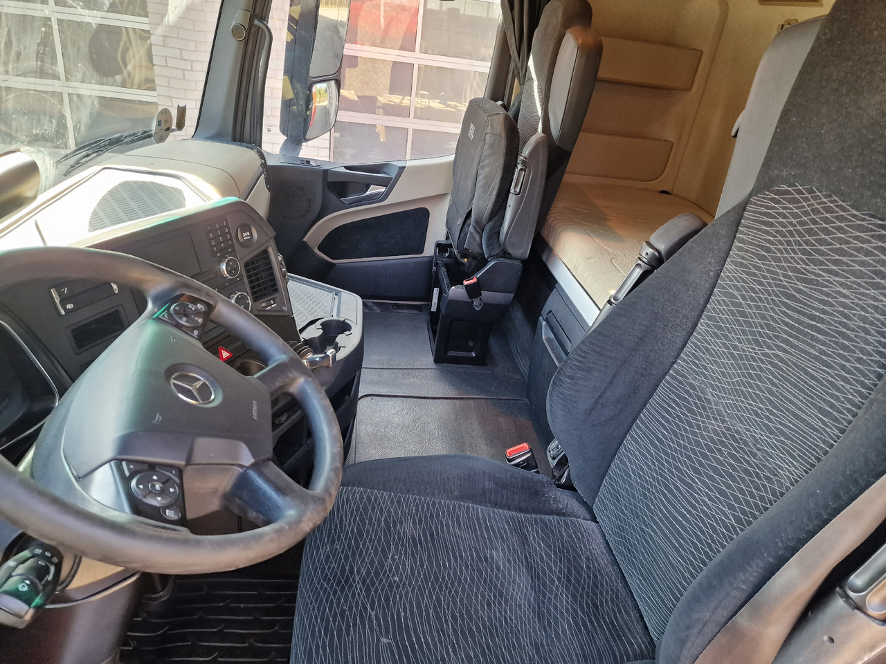 MERCEDES-BENZ 1845 Retarder Actros - Ťahač: obrázok 5 MERCEDES-BENZ 1845 Retarder Actros - Ťahač: obrázok 5