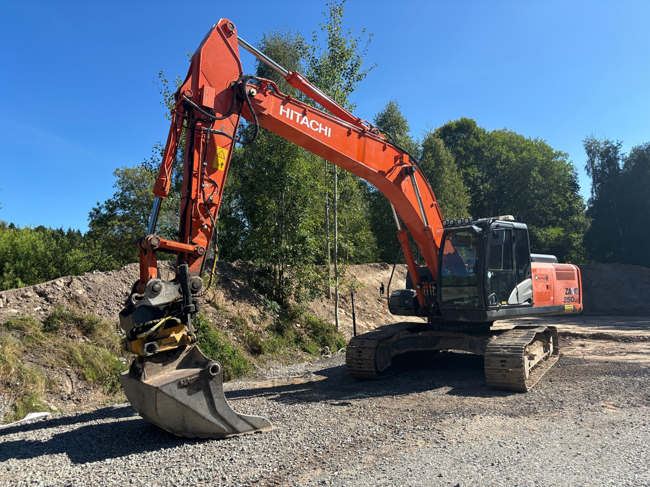 Hitachi ZX 250LC-5B - Rýpadlo: obrázok 1 Hitachi ZX 250LC-5B - Rýpadlo: obrázok 1