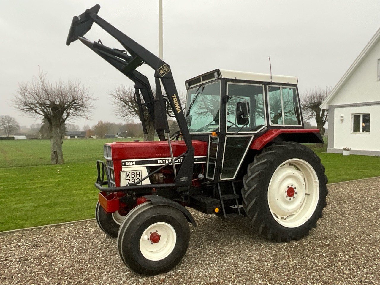 International 584 - Traktor: obrázok 1 International 584 - Traktor: obrázok 1