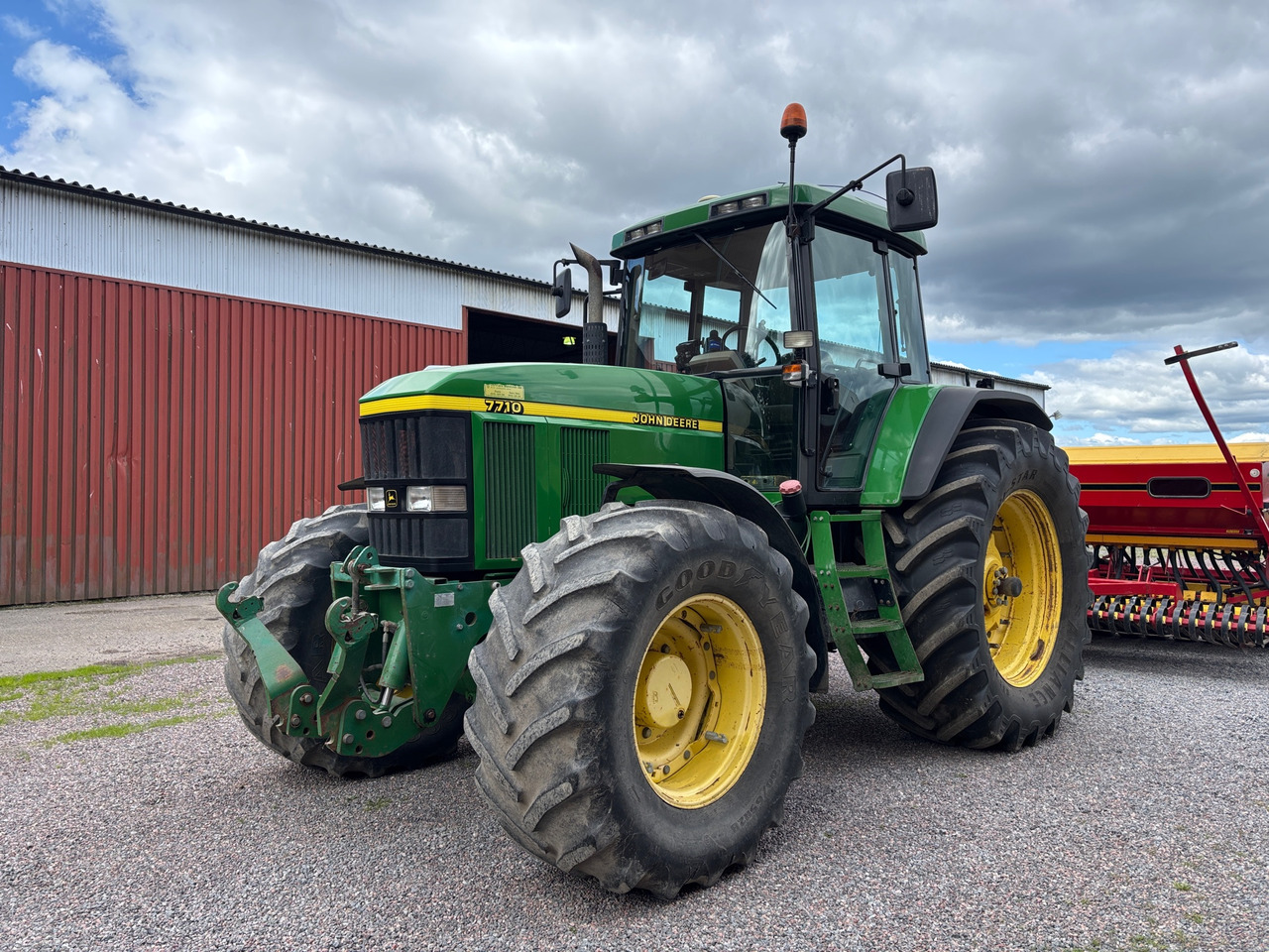 John Deere 7710 - Traktor: obrázok 1 John Deere 7710 - Traktor: obrázok 1