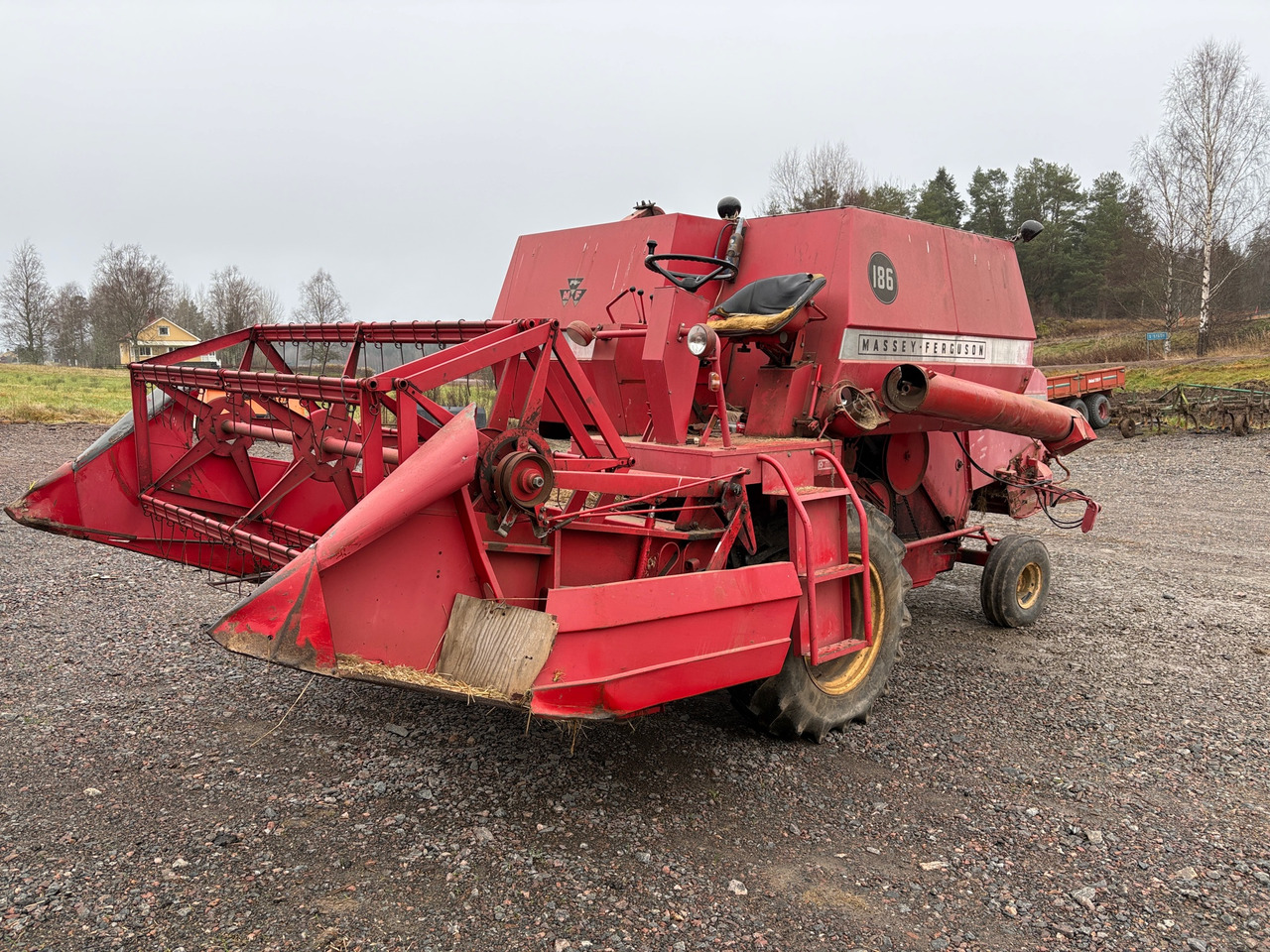Massey Ferguson 186 - Obilný kombajn: obrázok 1 Massey Ferguson 186 - Obilný kombajn: obrázok 1