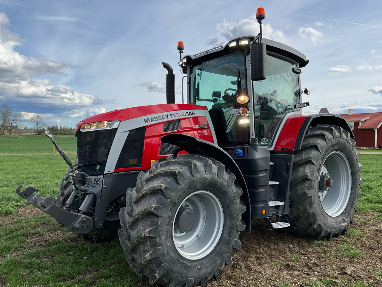 Massey Ferguson 8S.225 - Traktor: obrázok 1 Massey Ferguson 8S.225 - Traktor: obrázok 1