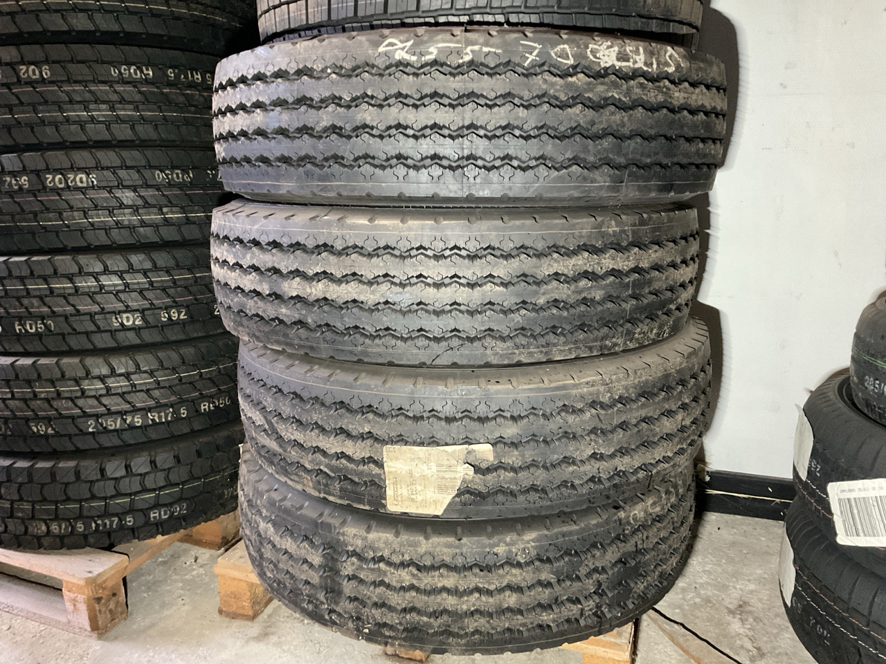 Michelin 255/70R22.5 - Pneumatika pre Nákladné auto: obrázok 1 Michelin 255/70R22.5 - Pneumatika pre Nákladné auto: obrázok 1